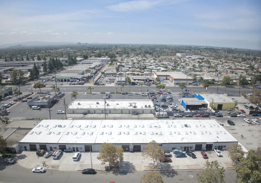 More Photos Of 2222-2308 W 2nd St, Santa Ana Service For Lease