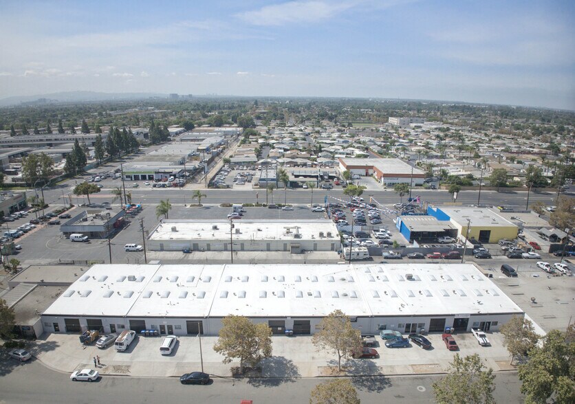 More Photos Of 2222-2308 W 2nd St, Santa Ana Service For Sale