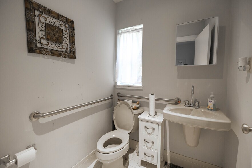 More Photos Of 1524 Smith St, Orange Park Office For Lease