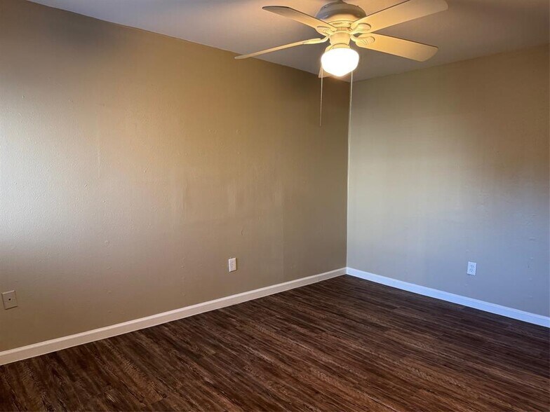 More Photos Of 8607 Bart Ln, Houston Apartments For Sale