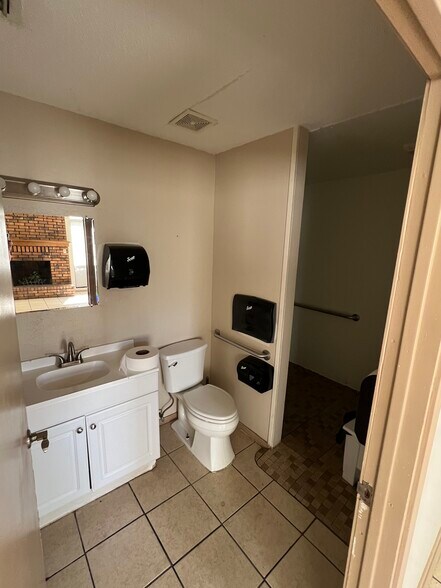 More Photos Of 3770 Private Road 3439, Longview Flex For Sale