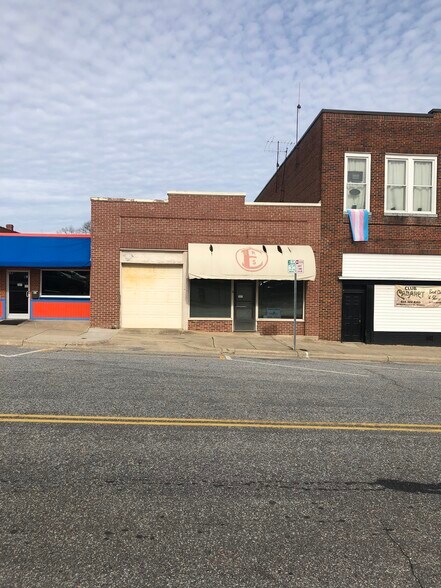 Primary Photo Of 6 1st Ave NW, Hickory General Retail For Lease