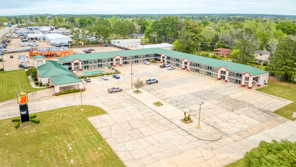 More Photos Of 2100 N Wheeler St, Jasper Hotel For Sale