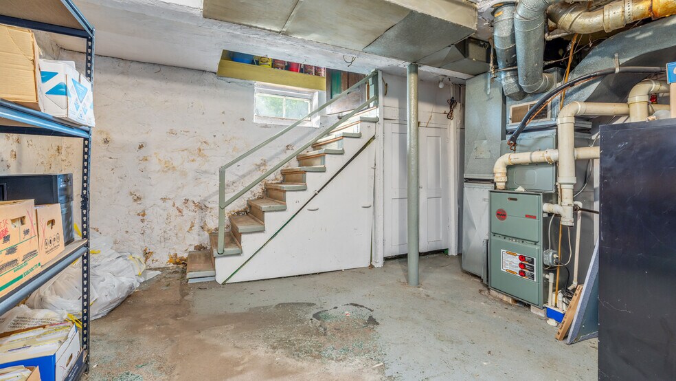 More Photos Of 212 E Margaret St, Iron Mountain Office For Sale
