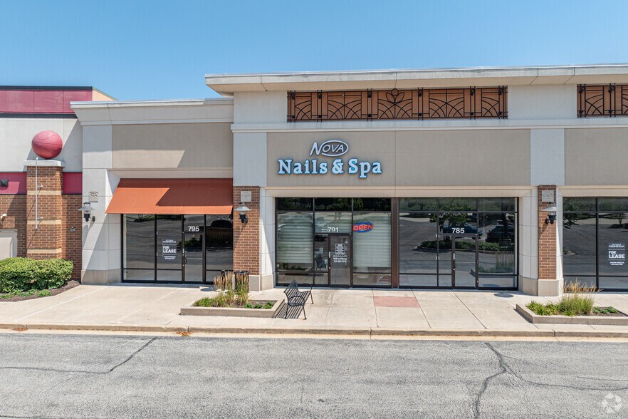 More Photos Of 731-871 Erica Ln, Yorkville Freestanding For Lease