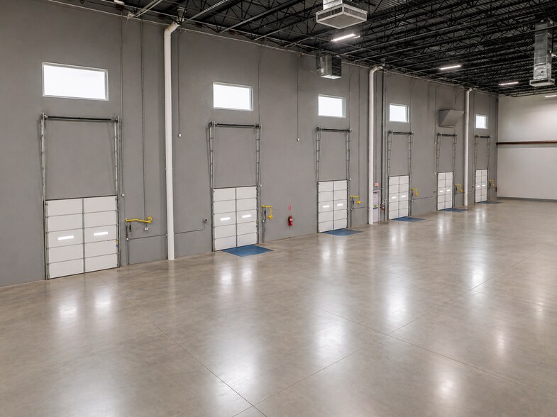 More Photos Of 5000 SW Regional Airport Blvd, Bentonville Warehouse For Lease