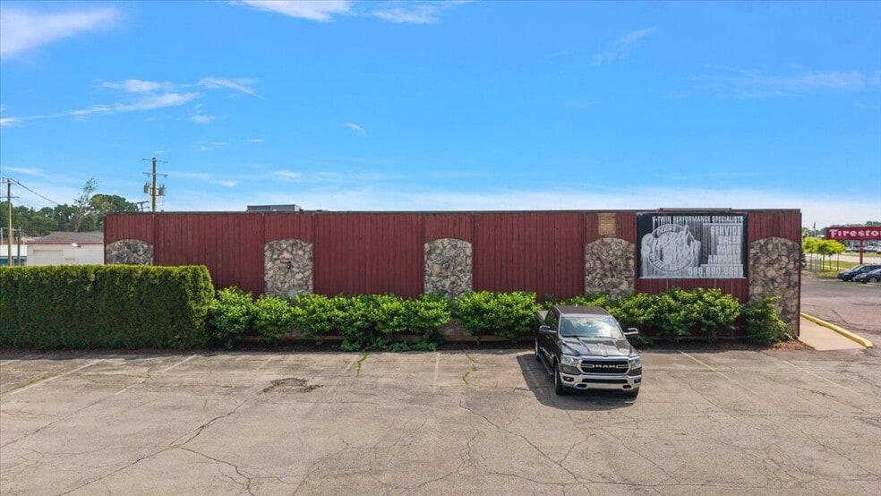 More Photos Of 1357 S Gratiot Ave, Clinton Township Showroom For Sale