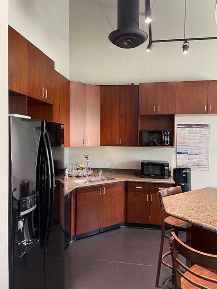 More Photos Of 84 Discovery, Irvine Office For Sale