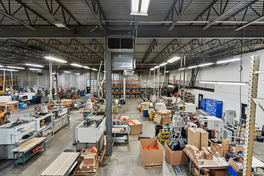More Photos Of 405 Commerce Ct, Vadnais Heights Manufacturing For Sale