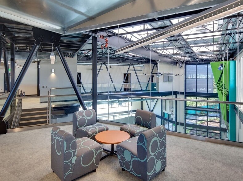 More Photos Of 155 Blair Blvd, Eugene Loft Creative Space For Lease