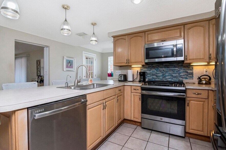 More Photos Of 10532 67th Ave, Seminole Specialty For Sale