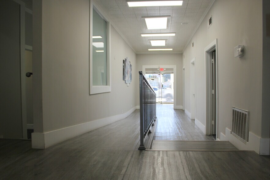 More Photos Of 6944 Reseda Blvd, Reseda Freestanding For Lease