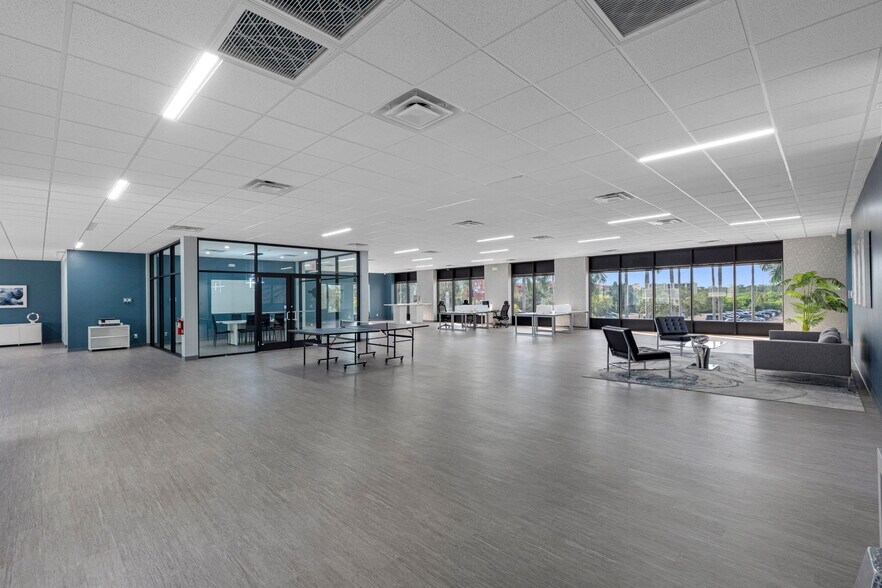 More Photos Of 18401 US Highway 19 N, Clearwater Office For Sale