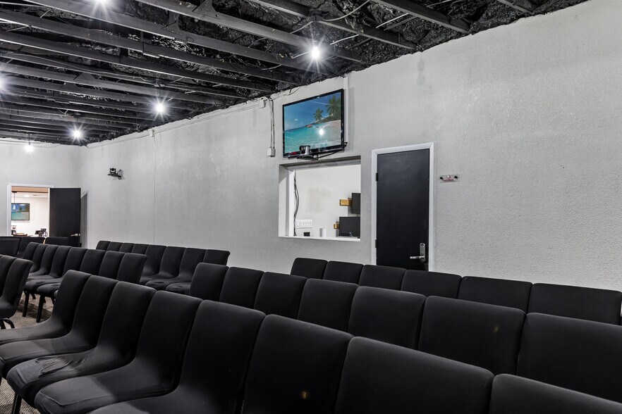 More Photos Of 2787 Aurora Rd, Melbourne Freestanding For Sale