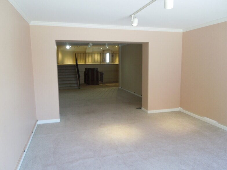 More Photos Of 15 N High St, Covington Storefront For Sale