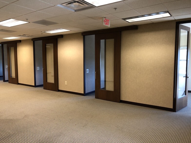 More Photos Of 100 Riverview Dr, Savannah Office For Lease