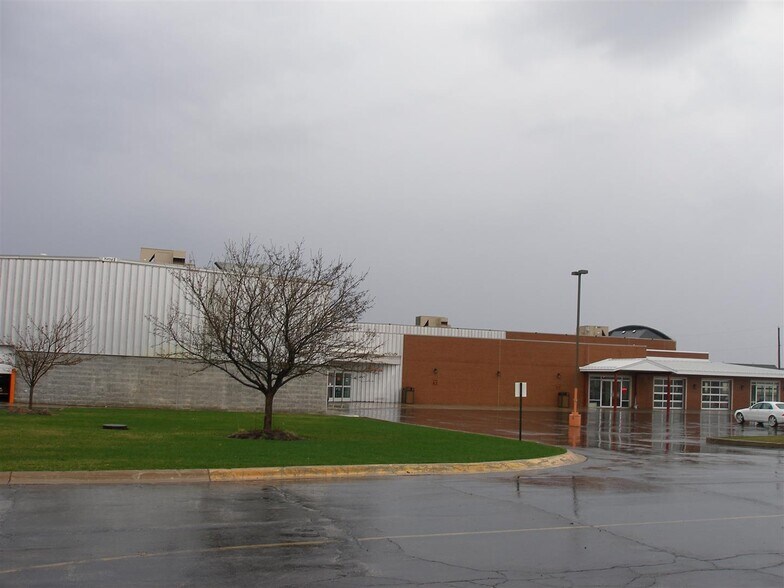 More Photos Of 10350 Calumet Ave, Munster Auto Repair For Lease