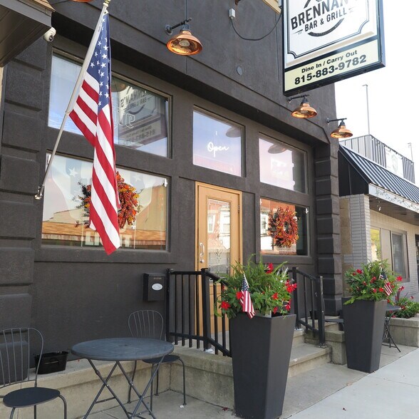 More Photos Of 139 E Walnut St, Oglesby Restaurant For Sale