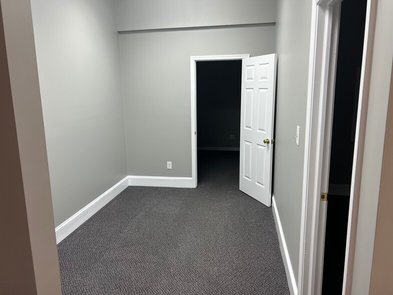 More Photos Of 4496-4516 John Tyler Memorial Hwy, Williamsburg Unknown For Lease