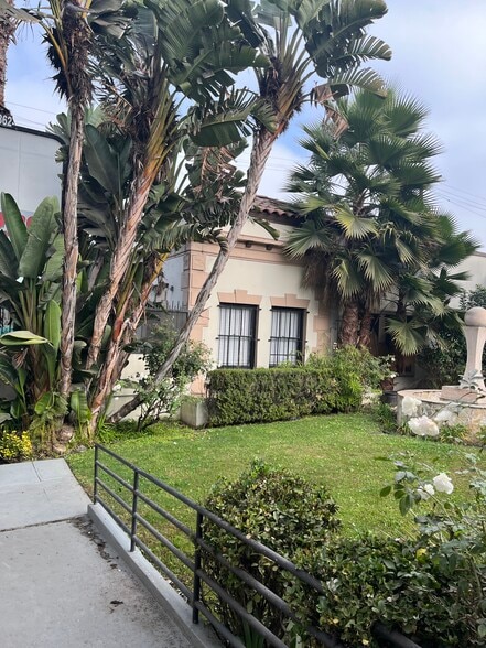 Primary Photo Of 5860-5862 Avalon Blvd, Los Angeles Medical For Lease