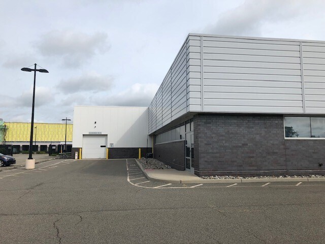 More Photos Of 152 West St, South Plainfield Showroom For Sale