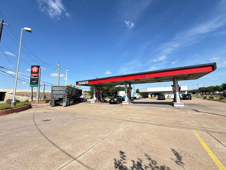 More Photos Of 8899 North Loop E, Houston Service Station For Sale