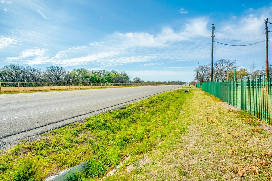 More Photos Of 14330 S Highway 281, Santo Trailer Camper Park For Sale