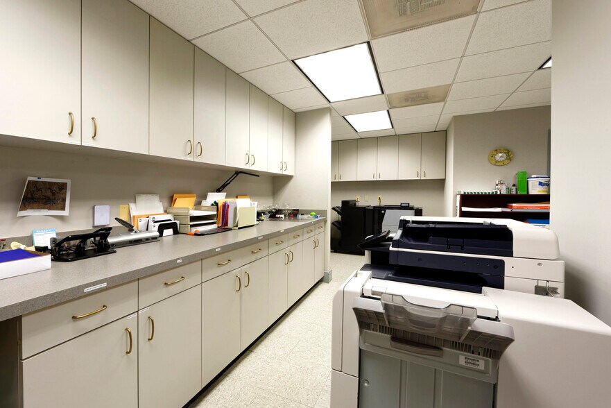 More Photos Of 6 S Pendleton St, Middleburg Office For Sale