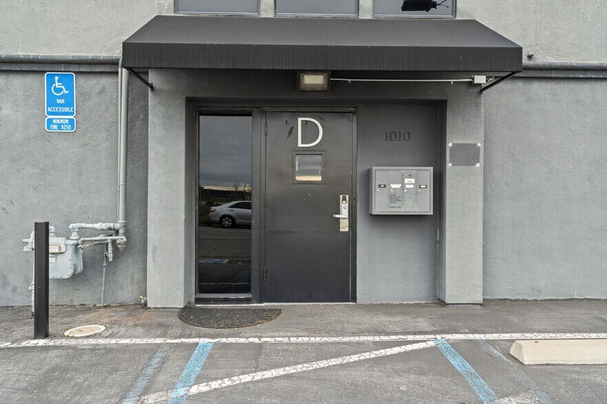 More Photos Of 1010 Commercial St, San Carlos Research And Development For Lease