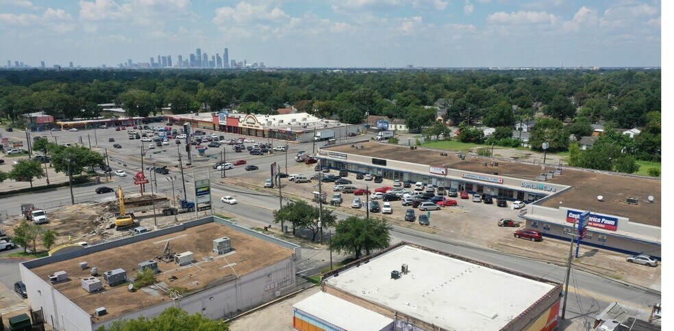 More Photos Of 7122 Lawndale St, Houston Freestanding For Sale