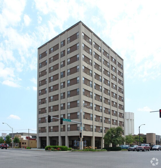 Primary Photo Of 1000 S Kansas Ave, Topeka Apartments For Lease