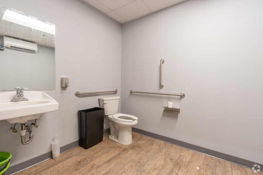 More Photos Of 2500 Grant Ave, Philadelphia Freestanding For Lease