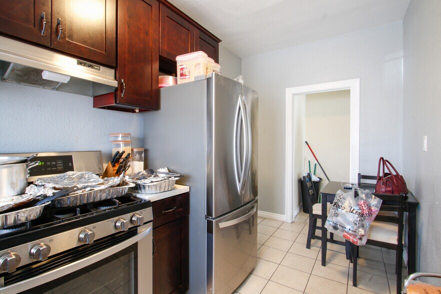 More Photos Of 2364-2370 Lime Ave, Long Beach Multifamily For Sale