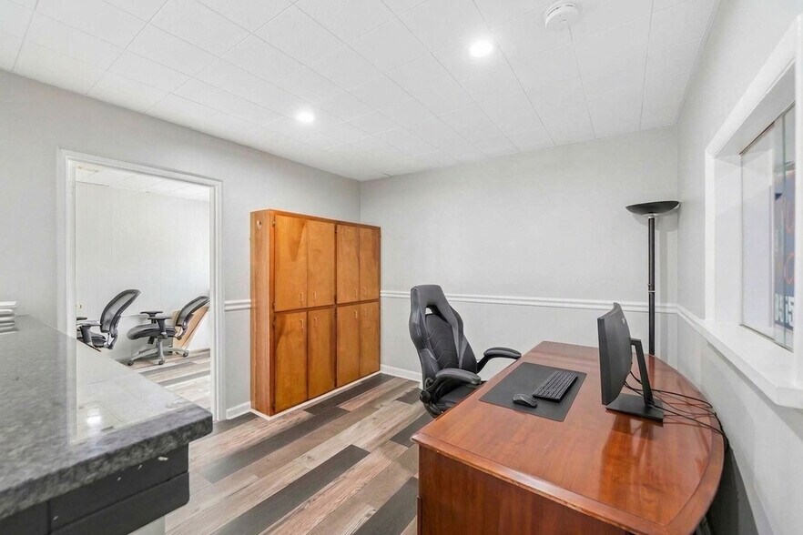 More Photos Of 224 E Broad St, Winder Medical For Sale