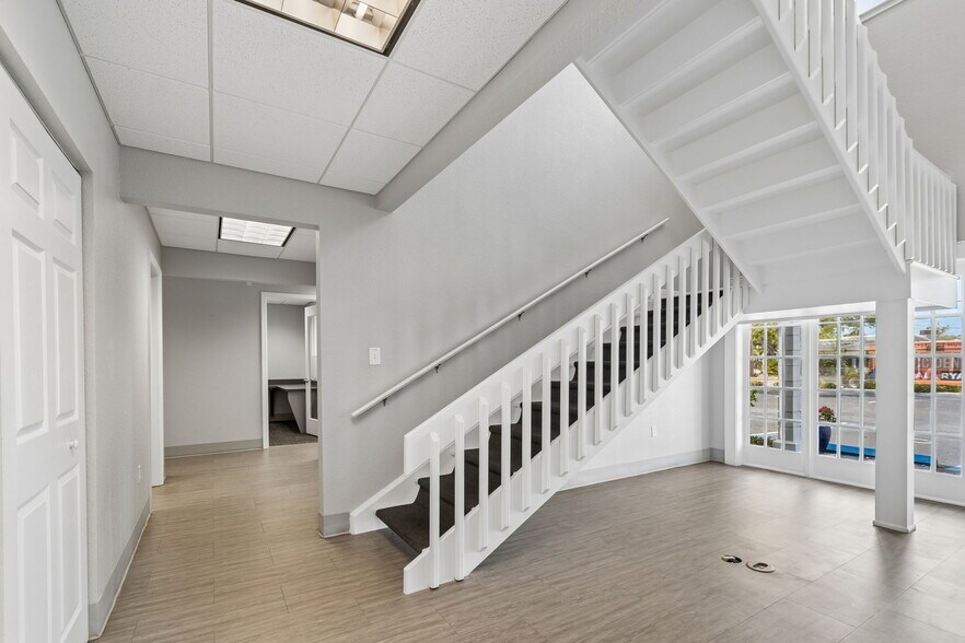 More Photos Of 575 Indian Rocks Rd N, Belleair Bluffs Medical For Lease