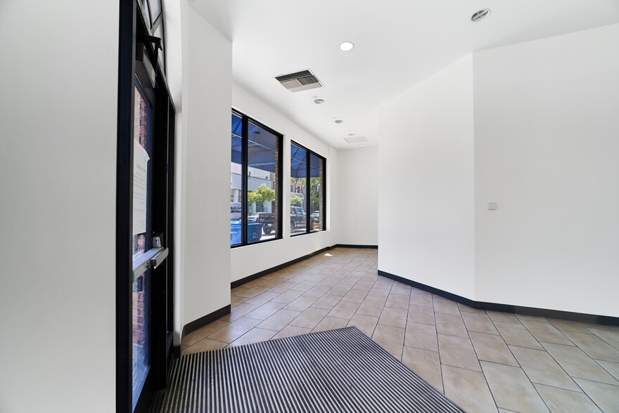 More Photos Of 108 W 3rd St, Long Beach Restaurant For Lease