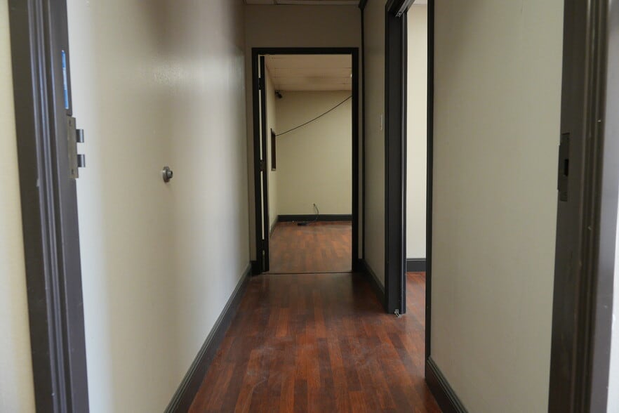 More Photos Of 501 Industrial Dr, Richardson Warehouse For Lease