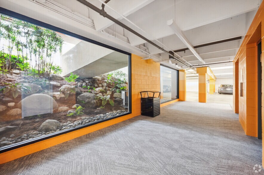 More Photos Of 4444 W Lakeside Dr, Burbank Loft Creative Space For Lease