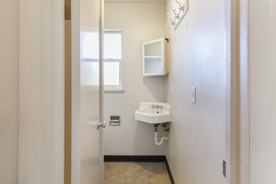 More Photos Of 901 Jasmine St, Denver Apartments For Sale