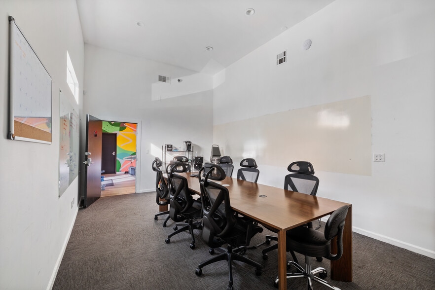 More Photos Of 5250 Vineland Ave, North Hollywood Loft Creative Space For Lease