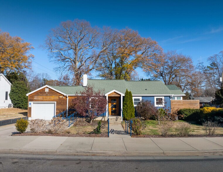 Primary Photo Of 102 Davis St, Belmont General Retail For Sale