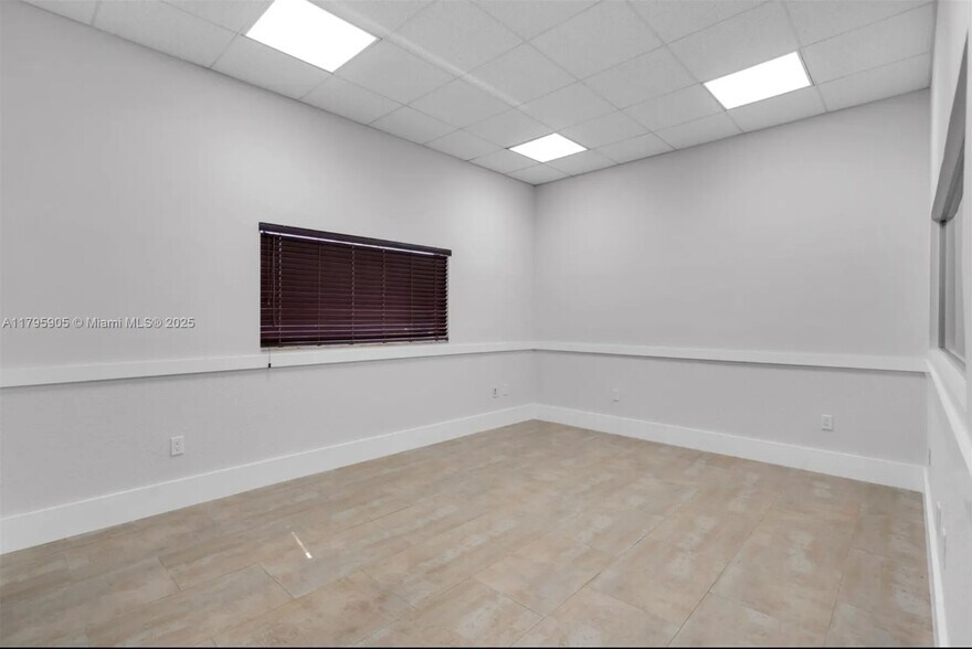 More Photos Of 8145 NW 33rd St, Doral Warehouse For Lease