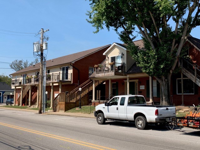 More Photos Of 300 W Jennings St, Newburgh Freestanding For Lease