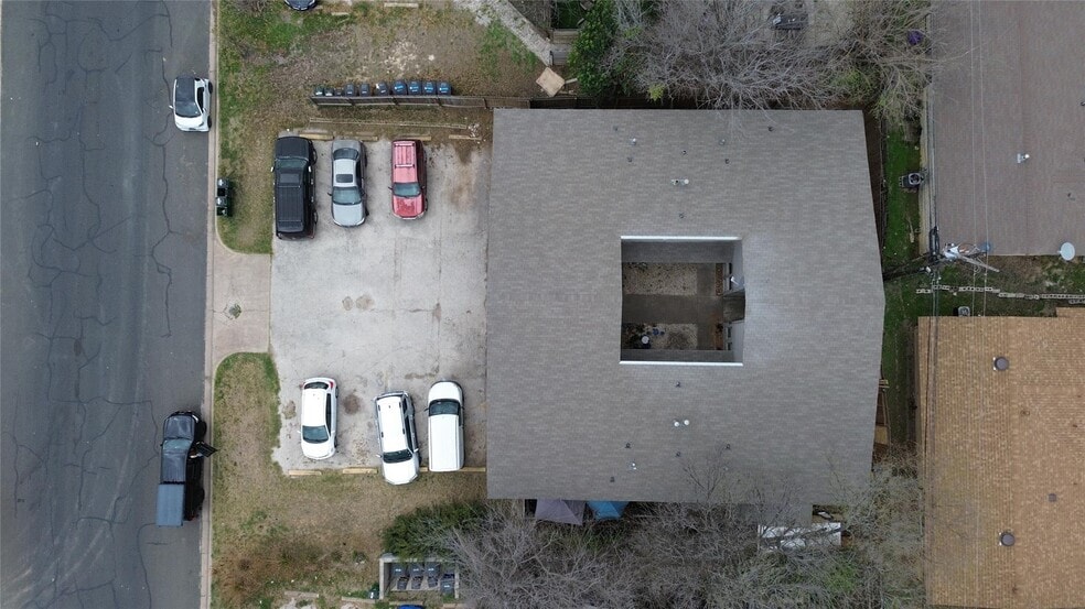 More Photos Of 2220 Mission Hill Dr, Austin Multifamily For Sale