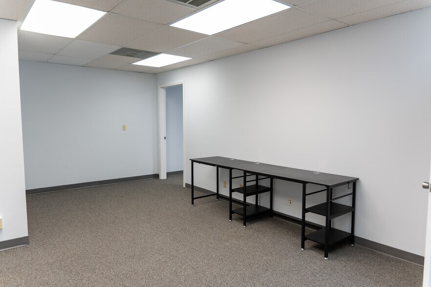 More Photos Of 4848 S 120th St, Omaha Loft Creative Space For Lease