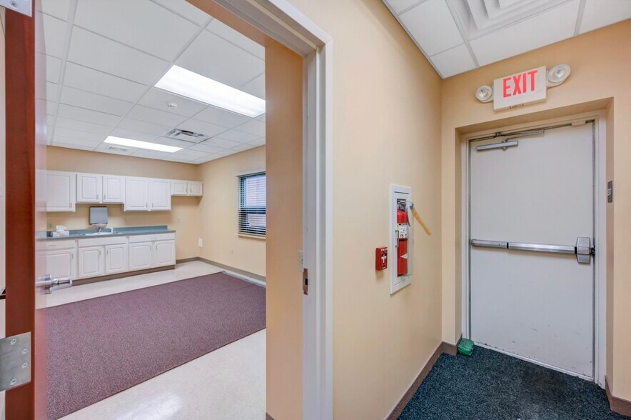 More Photos Of 1110 Clay Ave, Dunmore Medical For Lease