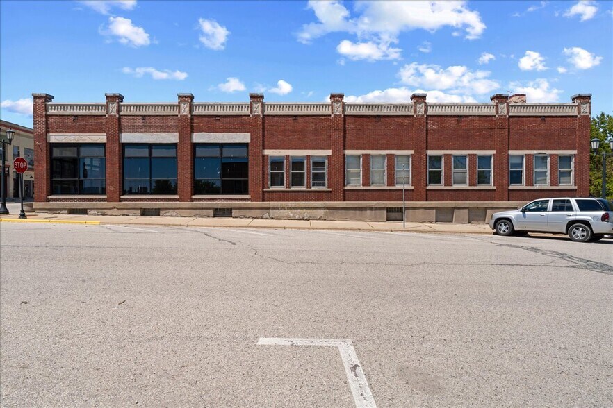 More Photos Of 203 Ellis St, Kewaunee Office For Sale