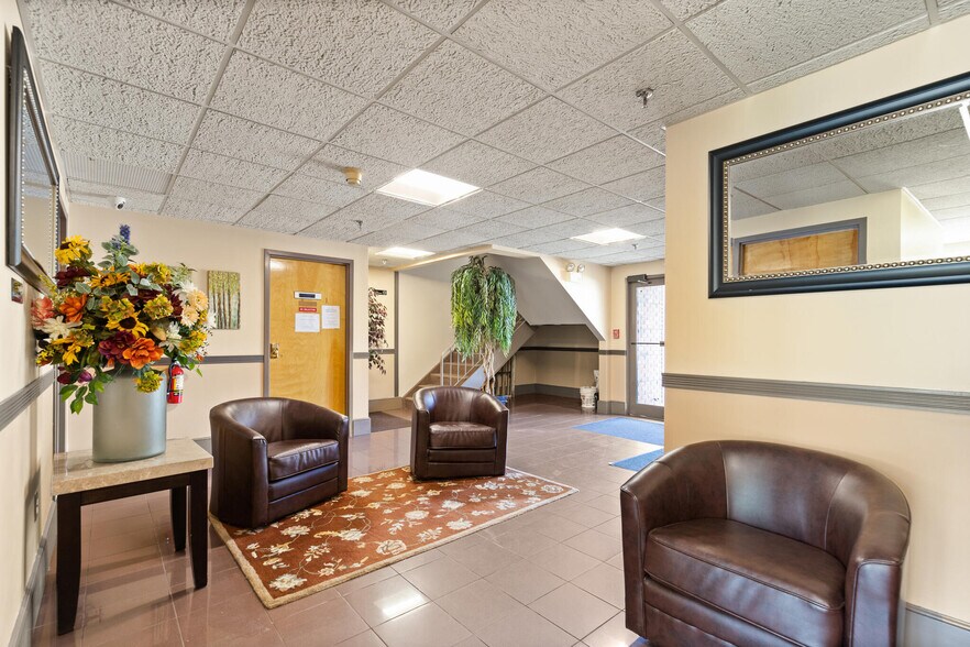 More Photos Of 1538 Turnpike St, North Andover Medical For Sale