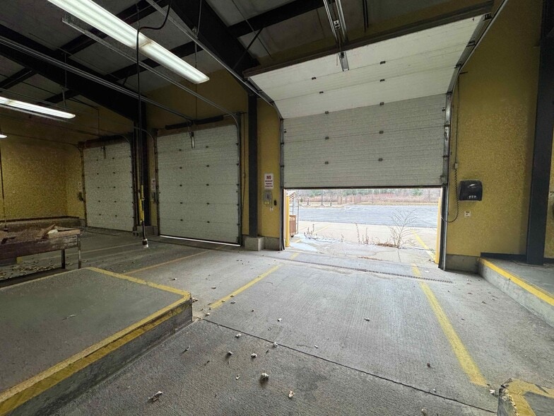 More Photos Of 422 Performance Dr, Cedar Falls Industrial For Sale