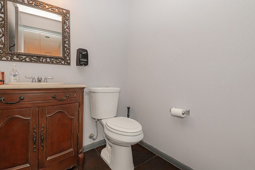 More Photos Of 3650 Coral Ridge Dr, Coral Springs Light Manufacturing For Sale